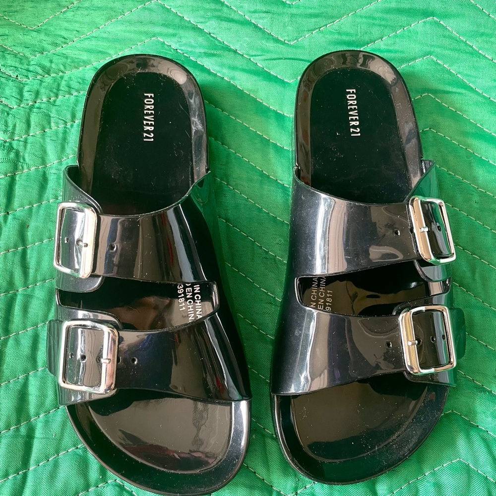 Forever 21 black plastic buckle slide sandals - Picture 2 of 5